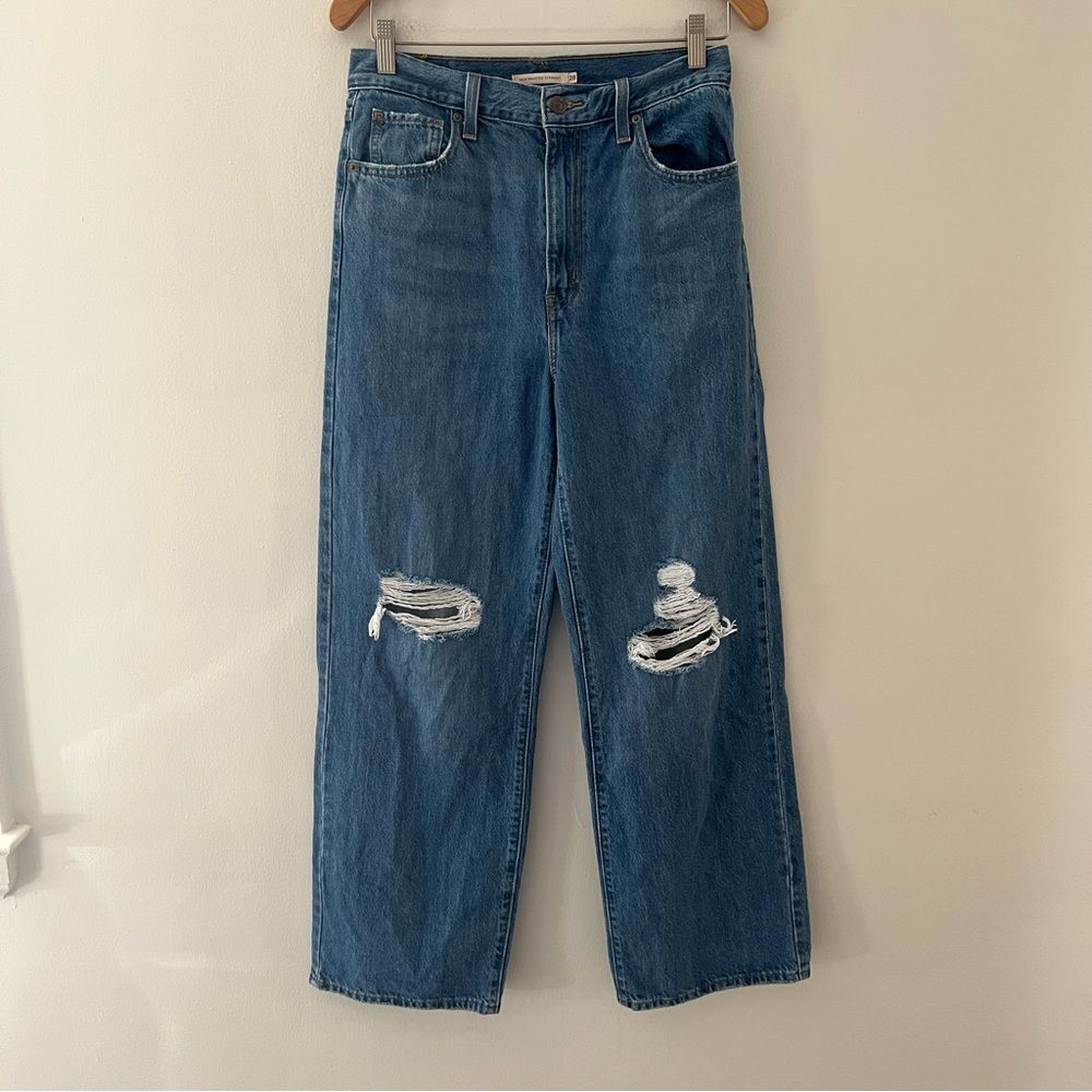 Levi’s Jeans High Waisted Straight Blue Denim Distressed Size 28